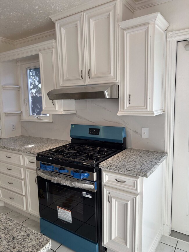 Building Photo - 4030 Knoll Glen Dr