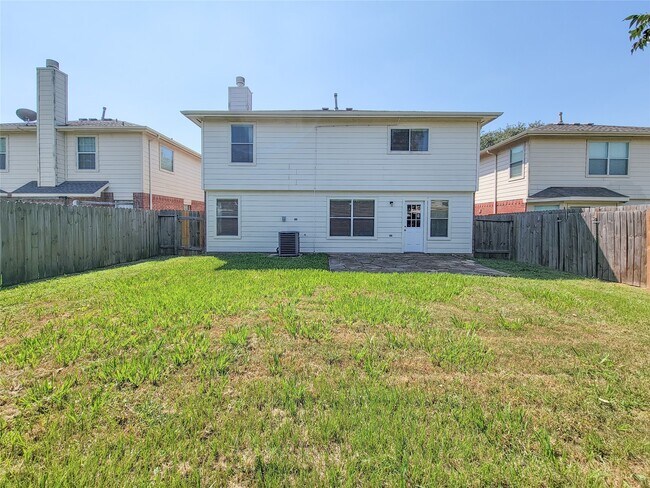 Building Photo - 5746 Roehampton Ct