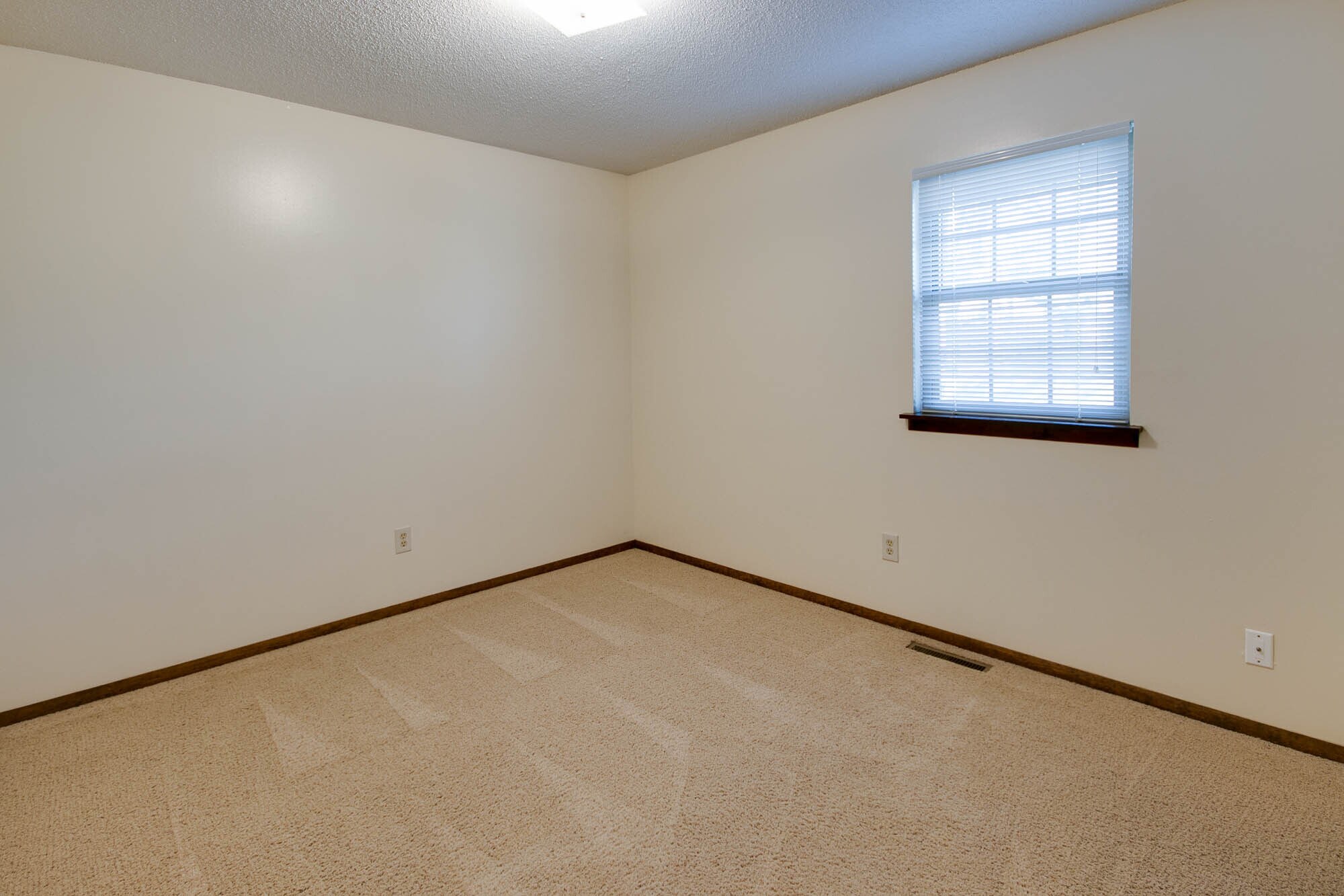 Building Photo - 811 Dondee Dr