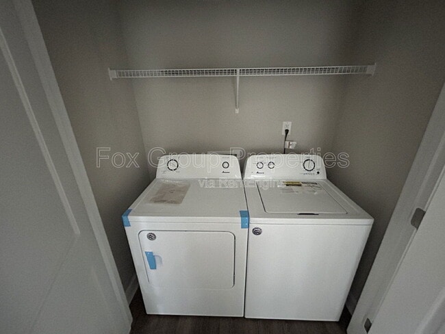 Building Photo - 566 Kirk St