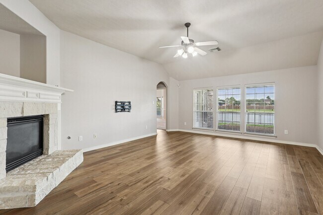 Building Photo - 10206 Pine Flats Dr