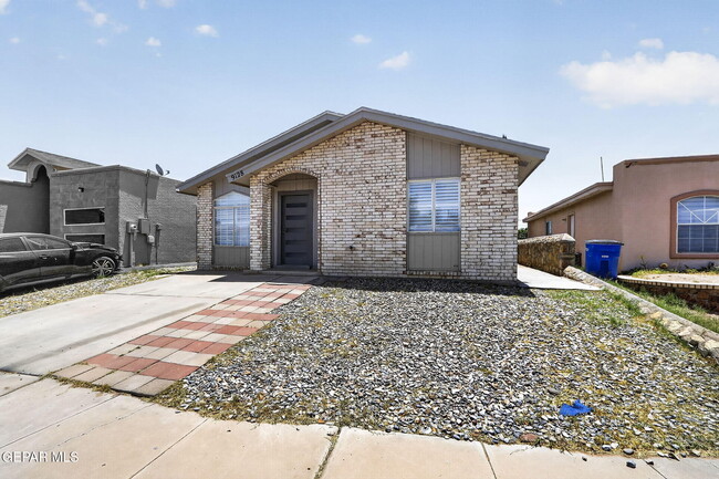 Building Photo - 9128 Bur Oak Cir