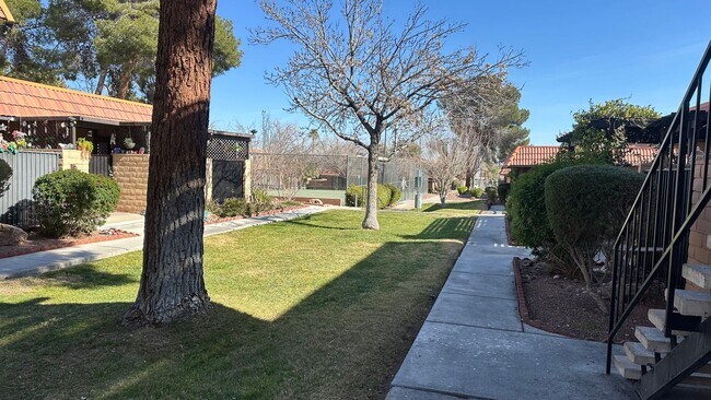 Building Photo - BEAUTIFUL 2 BEDS 1 1/2  BATHROOM APARTMENT