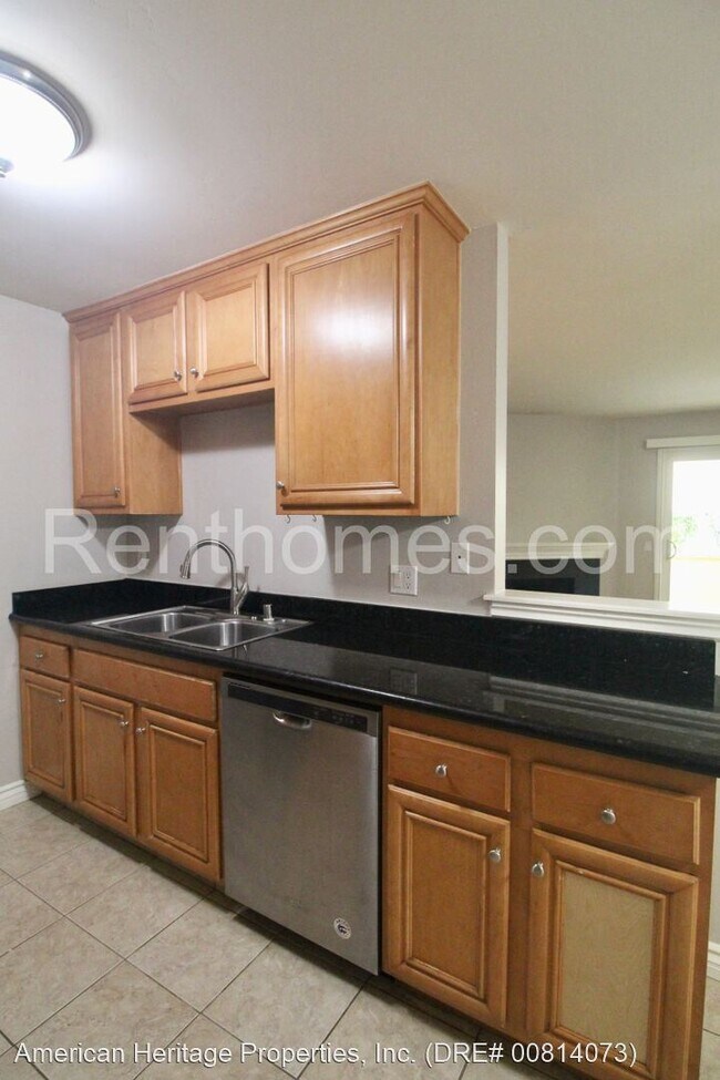 Building Photo - 2 br, 2 bath House - 9929 Erma Road #103