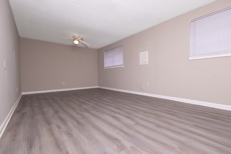 Building Photo - 3850 Jackson Ave