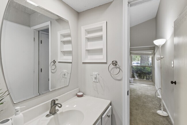 Building Photo - 2304 Melrose Dr