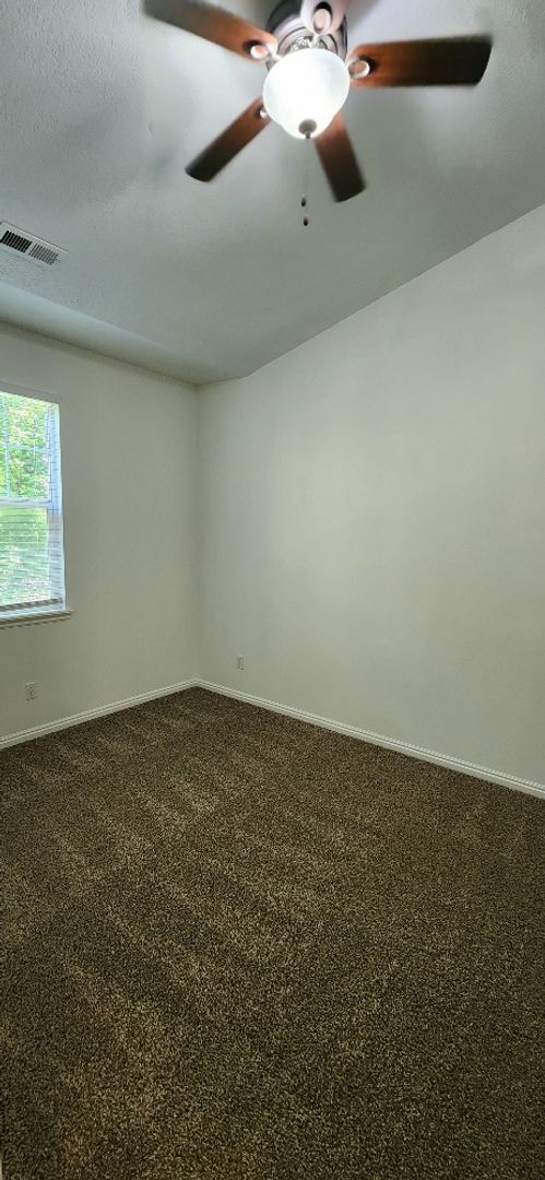 Building Photo - Beautiful 3 Bedroom Townhome in Pleasant G...