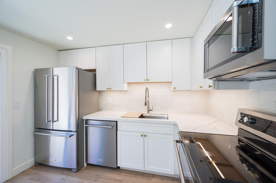 Newly Remodeled Kitchen - 680 Morro St