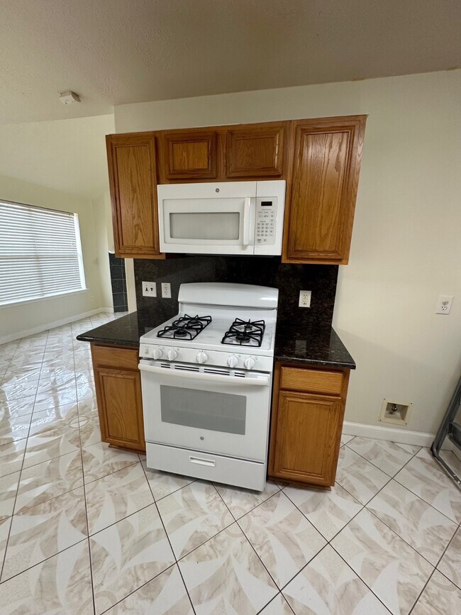 Building Photo - 3101 Meadow Bay Dr