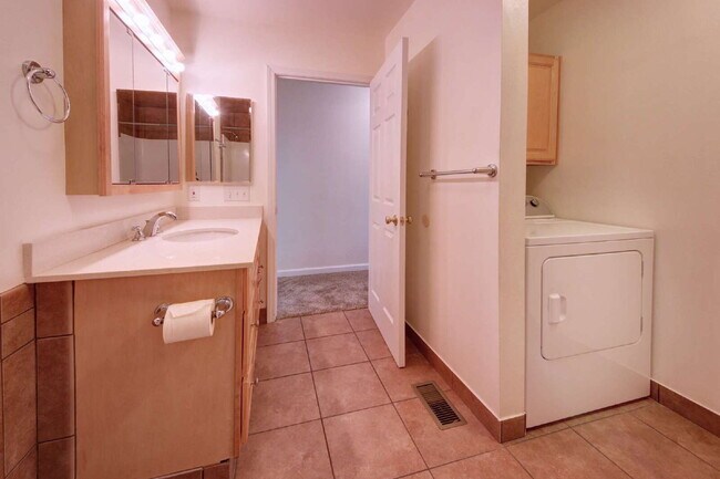 Building Photo - Charming Colorado Springs Rental in Top Ra...