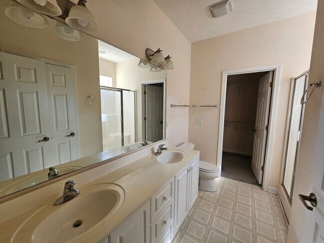 Building Photo - 413 Cypress Dr