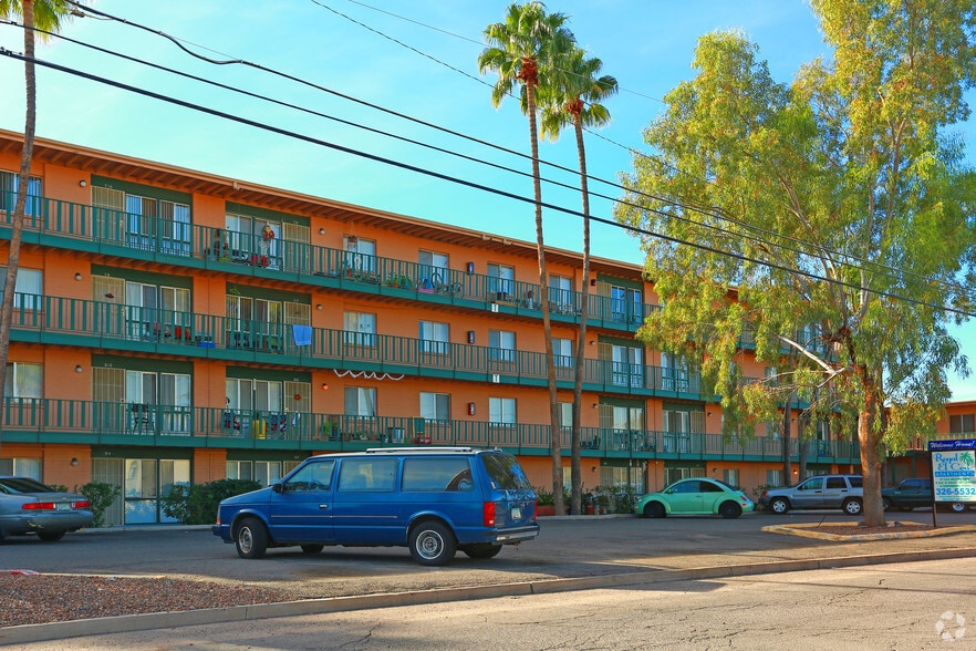 Primary Photo - Royal ElCon Apartments