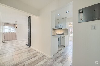 Building Photo - BEAUTIFUL 2 Bed 2 Bath Condo in Boulder- A...