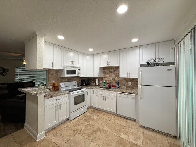 Building Photo - 3506 Cove View Blvd