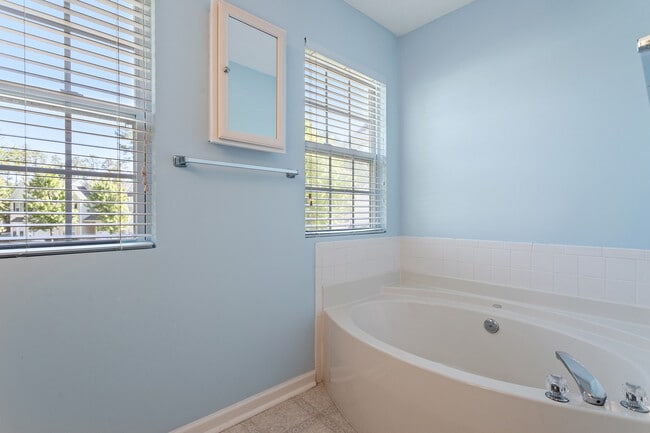 Building Photo - 1 Edgebrook Cir