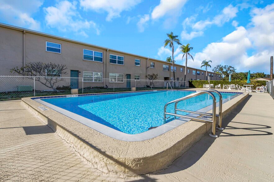 Building Photo - 12300 Park Blvd