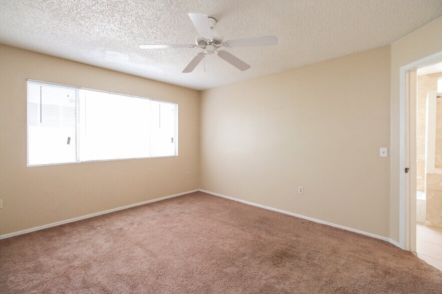 Building Photo - 1158 N Florence Dr