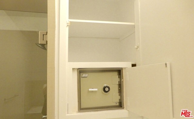 Building Photo - 1211 Sunset Plaza Dr