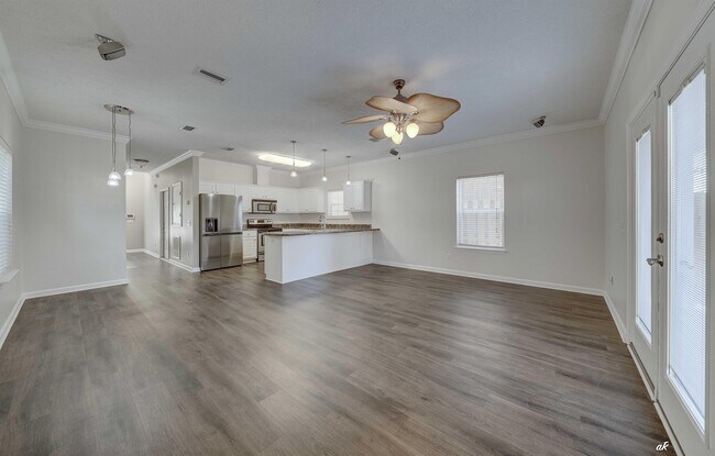 Building Photo - 6440 Summer Oak Dr