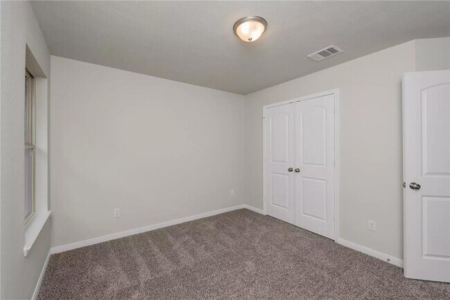 Building Photo - 5118 Leaning Tree