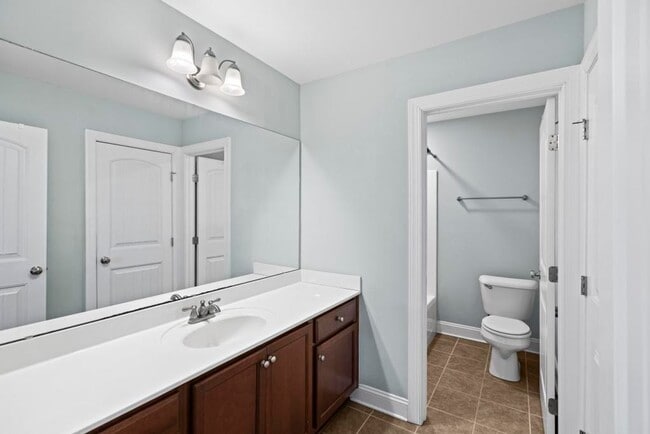 Building Photo - Minutes to the Beach! Conveniently located in Holly Ridge.