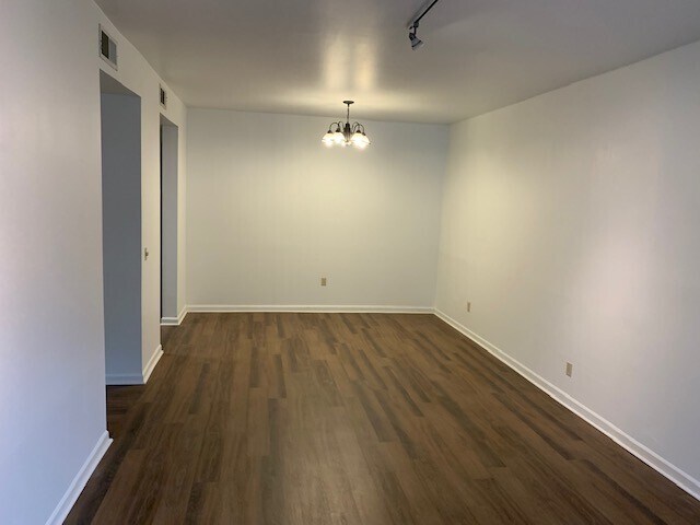 Building Photo - 2106 Fairfax Ave