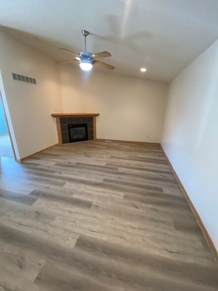 Building Photo - 1455 Easton Ln