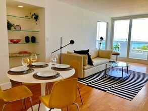 Building Photo - 1717 N Bayshore Dr