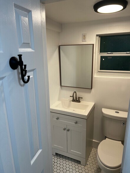 Bathroom #2 - 614 S K St