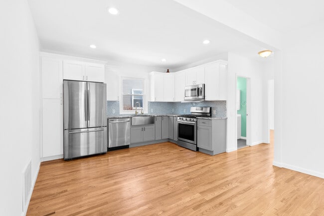 Building Photo - 43 Howe Ave