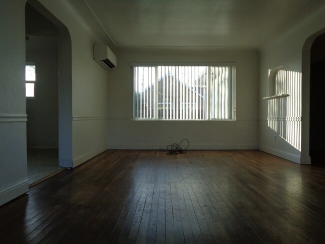 Building Photo - 2515-MHH2515 Laurel Ave NE