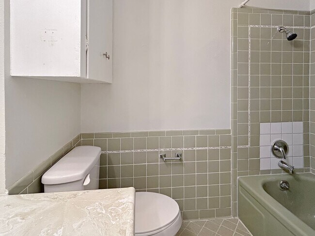 Building Photo - Charming 3-Bedroom Home in Sought-After Li...