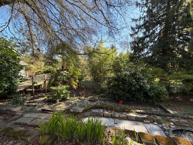 Building Photo - Spacious 1-Bedroom Home with Expansive Living Space