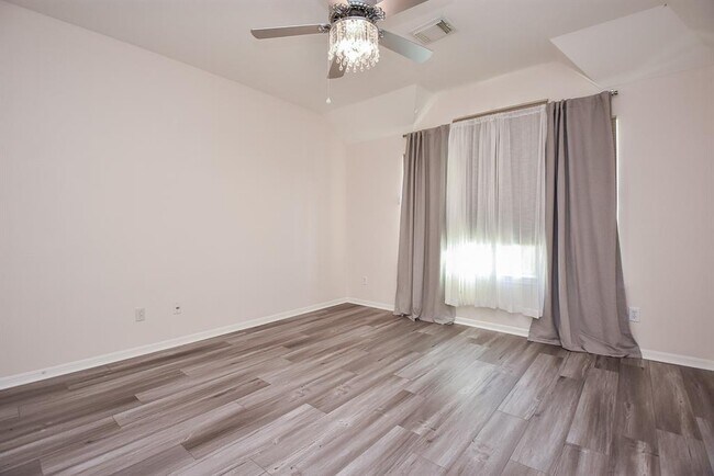 Building Photo - 3830 Parkside Dr