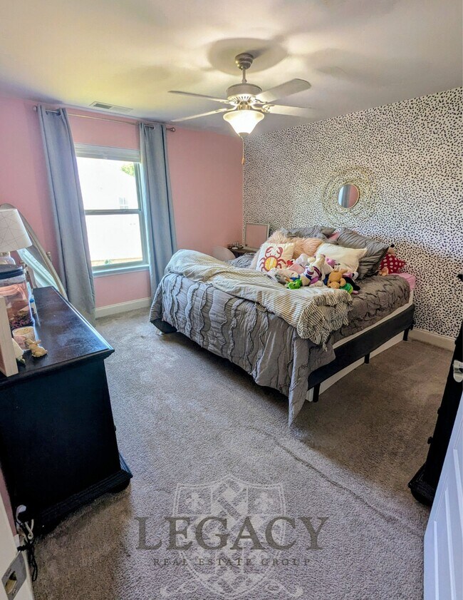 Building Photo - 6150 Christmas Dr