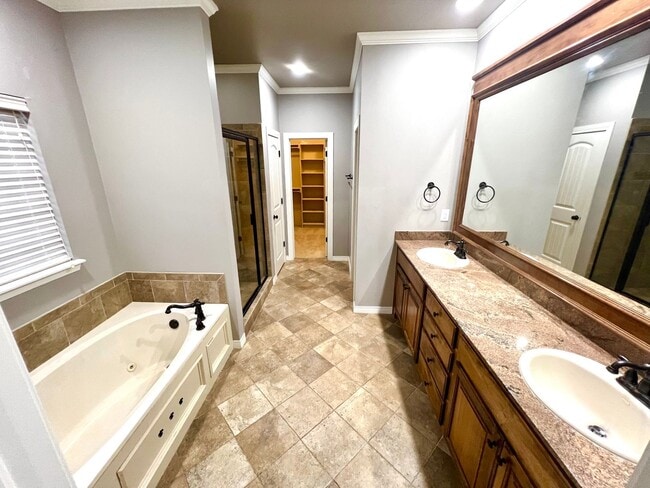 Building Photo - Stunning Home in Bixby Schools!