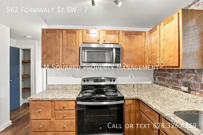 Building Photo - 562 Formwalt St SW
