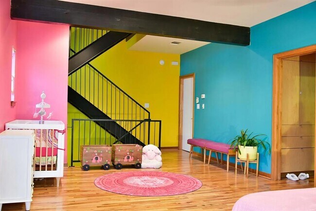 Building Photo - 2303 Whitney St