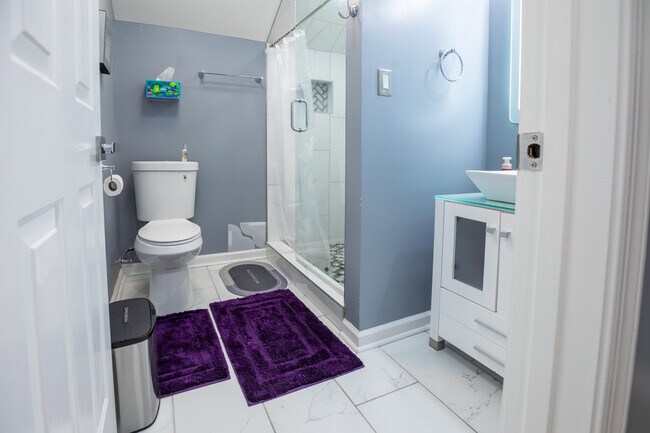 Building Photo - 5464 Daniel Ray Dr