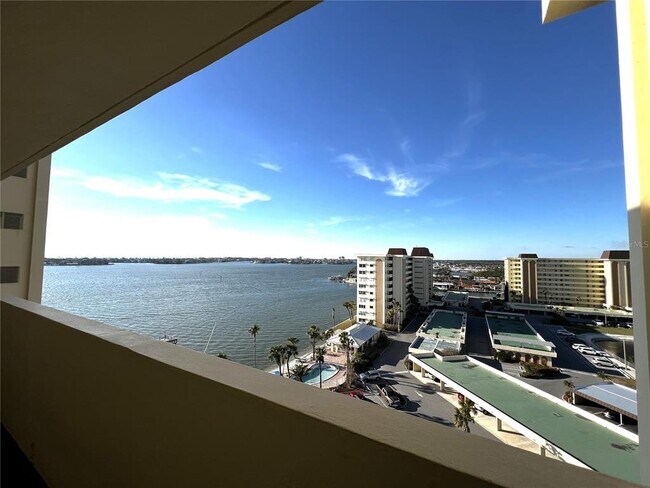Building Photo - 4775 Cove Cir