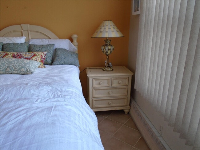 Building Photo - 3165 NE 48th Ct