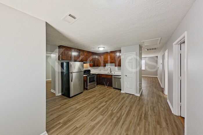 Building Photo - 370 Deer Park Dr