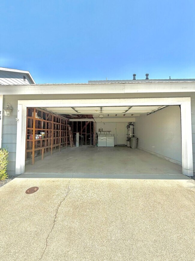 Building Photo - Beautiful 3 bedroom, 3 bath condo in Grand...