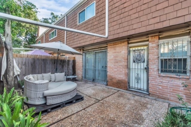 Building Photo - 530 N Post Oak Ln