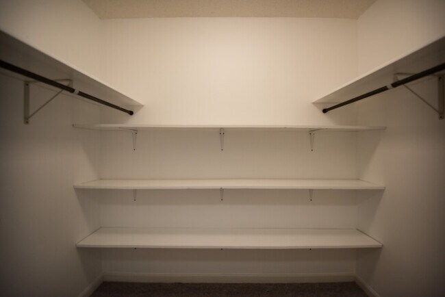 Building Photo - 6815 Raintree Dr