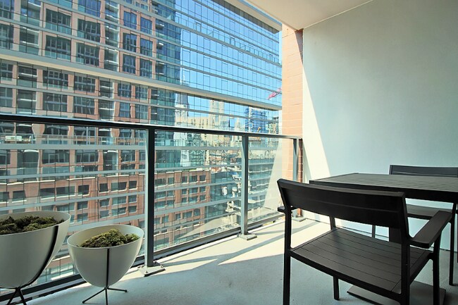 Building Photo - 621 N Wells St