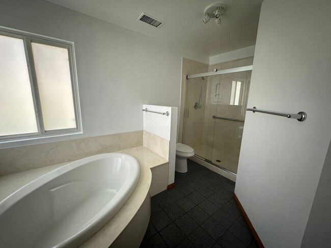 Building Photo - West-End Ramona 3BR Ranch on 2 Acres – Easy Poway Commute