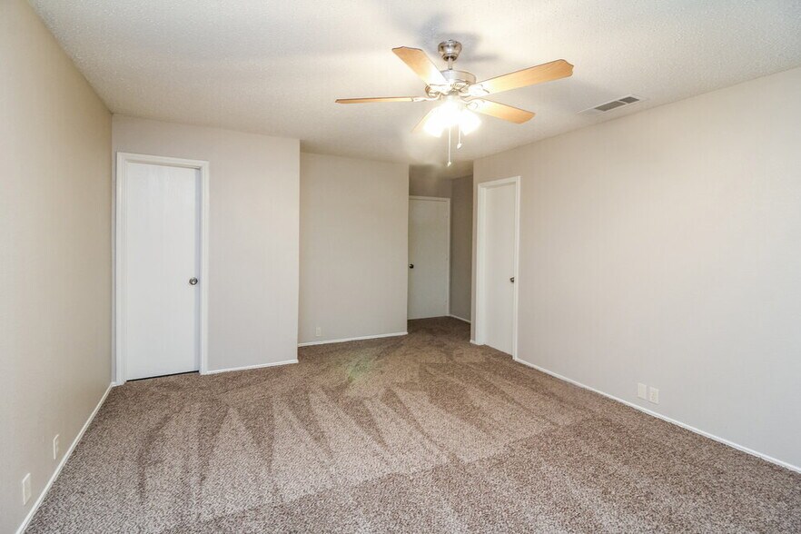 Building Photo - 1616 Columbia Dr