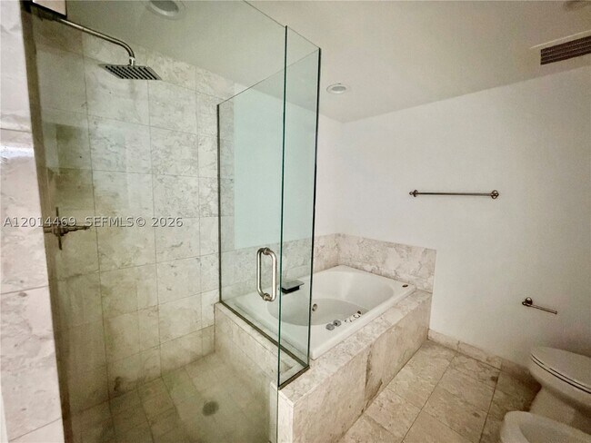 Building Photo - 1331 Brickell Bay Dr