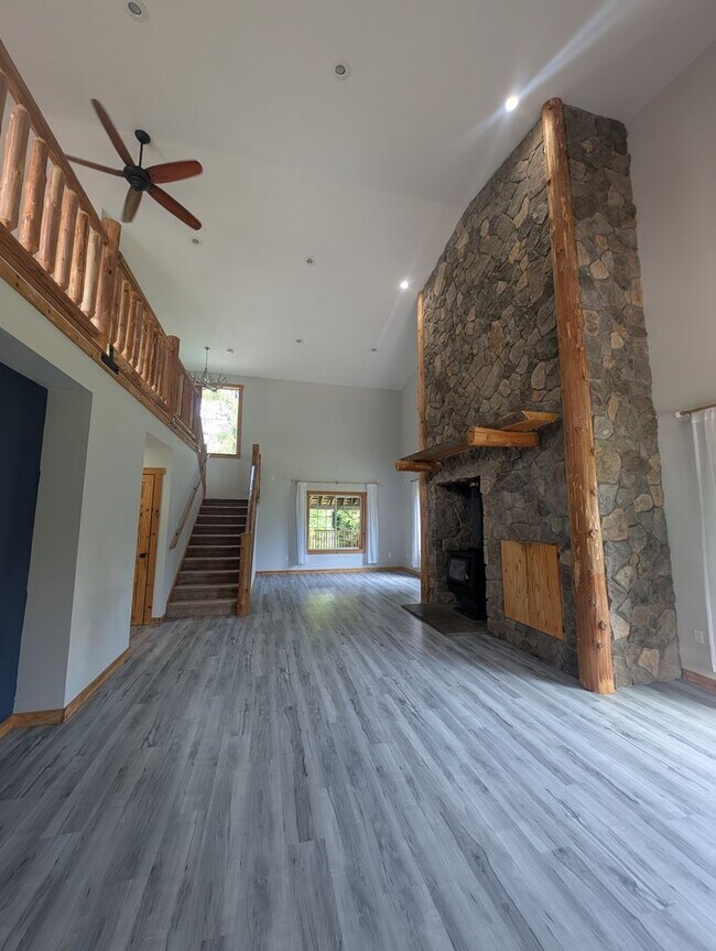 Building Photo - Spacious 4BR Home Near Sacheen & Davis Lake